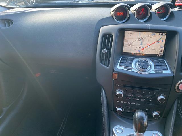 フェアレディＺ バージョンＳＴ　純正ＨＤＤナビ　フルセグ地デジＴＶ　ブルートゥースハンズフリー　パドルシフト　パワーシート　シートヒーター　ＢＯＳＥサウンドシステム　ディスチャージヘッドライト　前後ドライブレコーダー（19枚目）