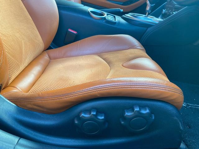 フェアレディＺ バージョンＳＴ　純正ＨＤＤナビ　フルセグ地デジＴＶ　ブルートゥースハンズフリー　パドルシフト　パワーシート　シートヒーター　ＢＯＳＥサウンドシステム　ディスチャージヘッドライト　前後ドライブレコーダー（41枚目）