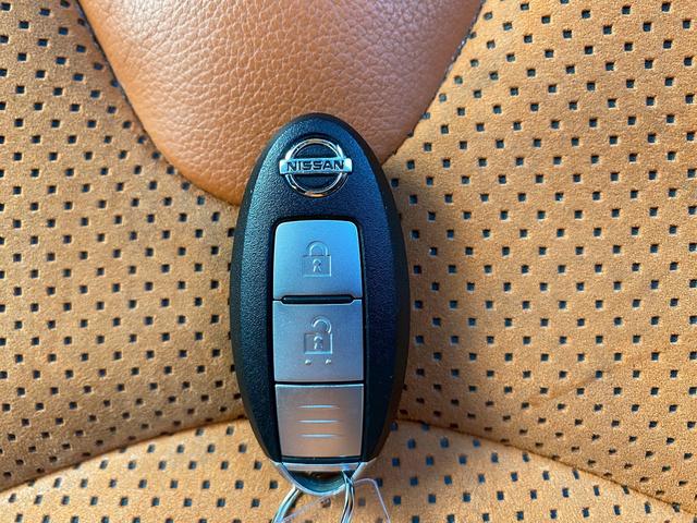 フェアレディＺ バージョンＳＴ　純正ＨＤＤナビ　フルセグ地デジＴＶ　ブルートゥースハンズフリー　パドルシフト　パワーシート　シートヒーター　ＢＯＳＥサウンドシステム　ディスチャージヘッドライト　前後ドライブレコーダー（43枚目）