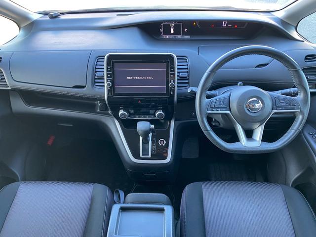 セレナ ハイウェイスター　Ｖセレクション　純正９インチＳＤナビ　フルセグ地デジＴＶ　ブルートゥース　純正フリップダウンモニター　ビルトインＥＴＣ　バックカメラ　両側パワースライドドア　アイドリングストップ　エマージェンシーブレーキ　ＴＶキット（16枚目）