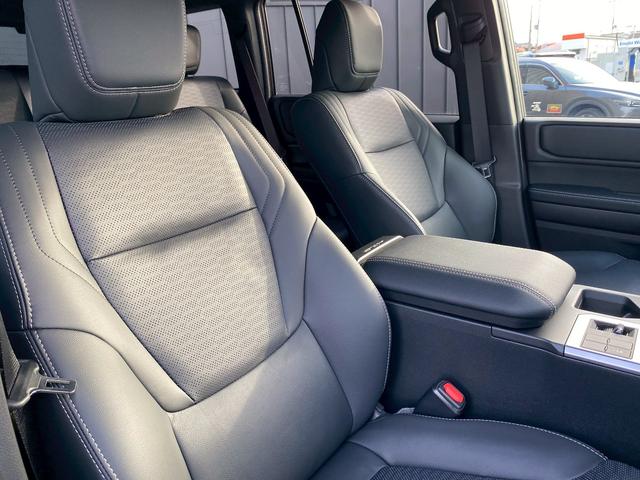 ランドクルーザー２５０ ＶＸ　純正ナビ　パノラマモニター　ビルトインＥＴＣ　シートヒーター　シートクーラー　ハンドルヒーター　タイプＣ・ＨＤＭＩ　ムーンルーフ　革シート　デジタルインナーミラー　コンソールボックス（38枚目）