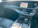 ＬＳ５００ｈ　バージョンＬ　マークレビンソン　サンルーフ　黒革パワーシート　シートエアコン　デジタルインナーミラー　パノラミックビューモニター　パドルシフト　プリクラッシュセーフティ　レーダークルーズコントロール　社外エアロ（21枚目）