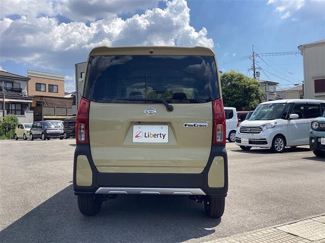 タント ファンクロスターボ　バックカメラ　両側電動スライドドア　クリアランスソナー　衝突被害軽減システム　オートライト　ＬＥＤヘッドランプ　スマートキー　アイドリングストップ　電動格納ミラー　シートヒーター　ベンチシート　ＣＶＴ（18枚目）