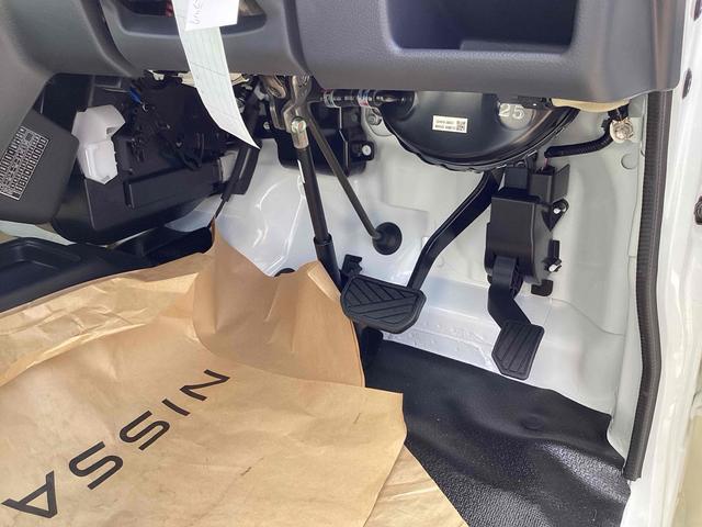 クリッパートラック ＤＸ　軽トラック　ＡＴ　クリアランスソナー　アイドリングストップ　ＥＳＣ　エアコン　パワーウィンドウ　運転席エアバッグ　助手席エアバッグ（23枚目）