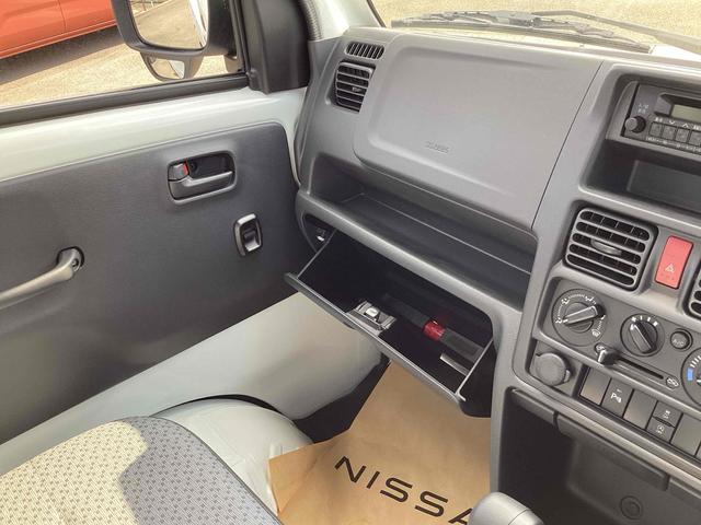 クリッパートラック ＤＸ　軽トラック　ＡＴ　クリアランスソナー　アイドリングストップ　ＥＳＣ　エアコン　パワーウィンドウ　運転席エアバッグ　助手席エアバッグ（28枚目）