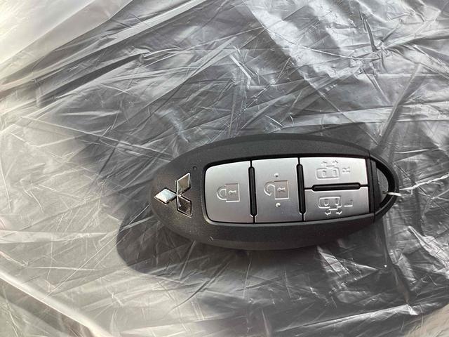 デリカミニ Ｇ　プレミアム　両側電動スライドドア　クリアランスソナー　オートクルーズコントロール　スマートキー　アイドリングストップ　電動格納ミラー　シートヒーター　ベンチシート　ＣＶＴ　ルーフレール　アルミホイール　エアコン（12枚目）