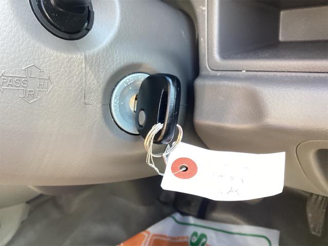 エブリイ ＰＣ　ＡＴ　両側スライドドア　キーレスエントリー　電動格納ミラー　オートライト　ＥＳＣ　エアコン　パワーウィンドウ　運転席エアバッグ　助手席エアバッグ　ＣＤ（9枚目）