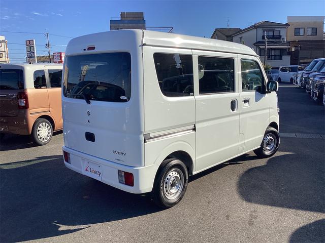 エブリイ ＰＣ　ＡＴ　両側スライドドア　キーレスエントリー　電動格納ミラー　オートライト　ＥＳＣ　エアコン　パワーウィンドウ　運転席エアバッグ　助手席エアバッグ　ＣＤ（19枚目）