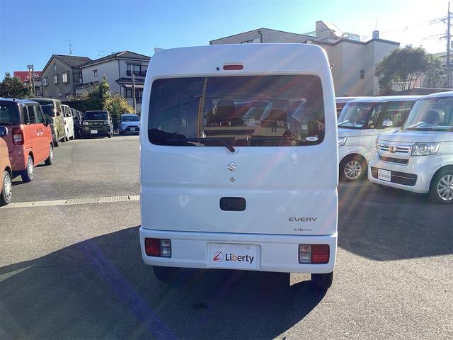 エブリイ ＰＣ　ＡＴ　両側スライドドア　キーレスエントリー　電動格納ミラー　オートライト　ＥＳＣ　エアコン　パワーウィンドウ　運転席エアバッグ　助手席エアバッグ　ＣＤ（20枚目）
