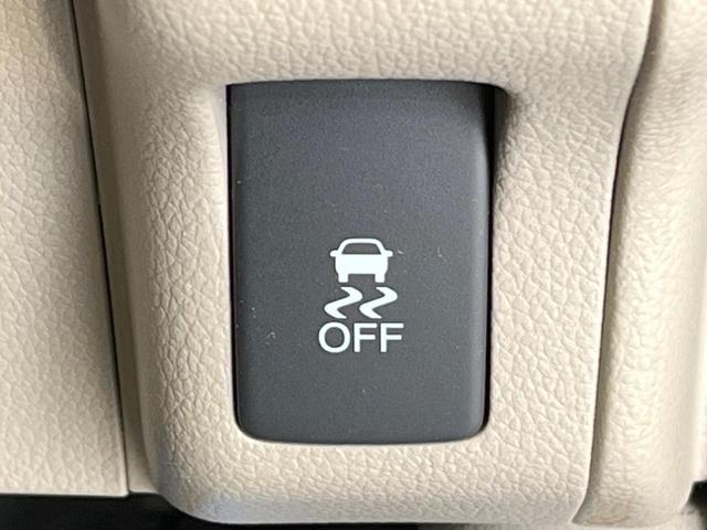C 純正SDナビ スマートキー 禁煙車 オートエアコン 横滑り防止装置 電動格納ミラー イモビライザー ヘッドライトレベライザー Bluetooth ドラレコ ETC プライバシーガラス(8枚目)
