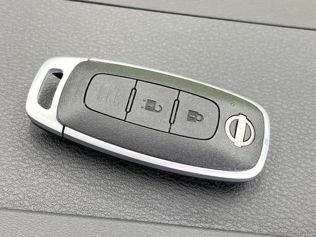 Ｘ　登録済未使用車　全方位運転支援システム　プロパイロット　ＬＥＤヘッド　オートライト　デュアルエアコン　スマートキー　革巻きステアリング　電動パーキングブレーキ　オートブレーキホールド　電動格納ミラー(5枚目)