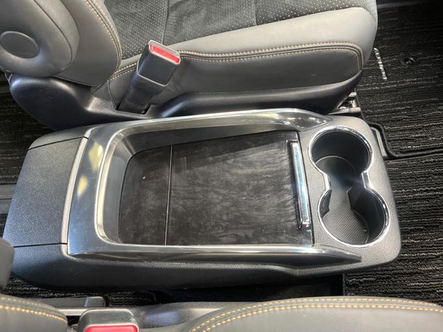 アルファード ２．５Ｓ　タイプゴールド　特別仕様車　ツインムーンルーフ　セーフティセンス　両側電動ドア　電動バックドア　シーケンシャルランプ　３眼ＬＥＤヘッド　アクセサリーコンセント　フルオートエアコン　革巻きステアリング　ＥＴＣ（59枚目）