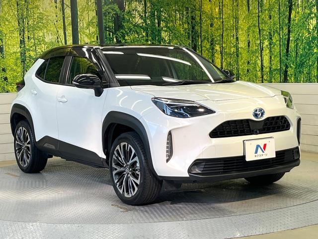 ヤリスクロス ハイブリッドＺ　セーフティセンス　純正８型ナビ　全周囲カメラ　フルセグ　レーダークルーズ　パワーシート　シートヒーター　２トーンカラー　ＬＥＤヘッド　オートハイビーム　オートエアコン　純正１８インチアルミ（16枚目）