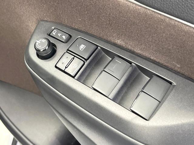 ヤリスクロス ハイブリッドＺ　セーフティセンス　純正８型ナビ　全周囲カメラ　フルセグ　レーダークルーズ　パワーシート　シートヒーター　２トーンカラー　ＬＥＤヘッド　オートハイビーム　オートエアコン　純正１８インチアルミ（38枚目）