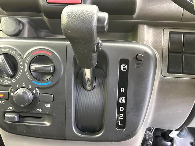 エブリイ ＰＣ　セーフティサポート　コーナーセンサー　車線逸脱警報　ダイヤル式エアコン　キーレス　純正オーディオ　禁煙車　ＥＴＣ　アイドリングストップ　前席パワーウィンドウ　ヘッドタイトレベライザー（21枚目）