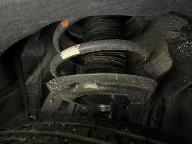 アルファード Ｚ　サンルーフ　ユニバーサルステップ　セーフティセンス　純正１４型ナビ　全周囲カメラ　デジタルインナーミラー　両側電動ドア　電動リアゲート　リアオートエアコン　パワーシート　シートエアコン　置くだけ充電（24枚目）