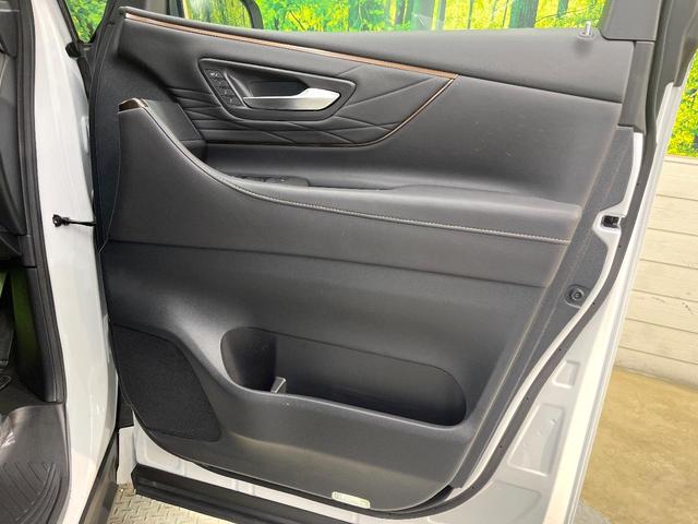 アルファード Ｚ　サンルーフ　ユニバーサルステップ　セーフティセンス　純正１４型ナビ　全周囲カメラ　デジタルインナーミラー　両側電動ドア　電動リアゲート　リアオートエアコン　パワーシート　シートエアコン　置くだけ充電（39枚目）