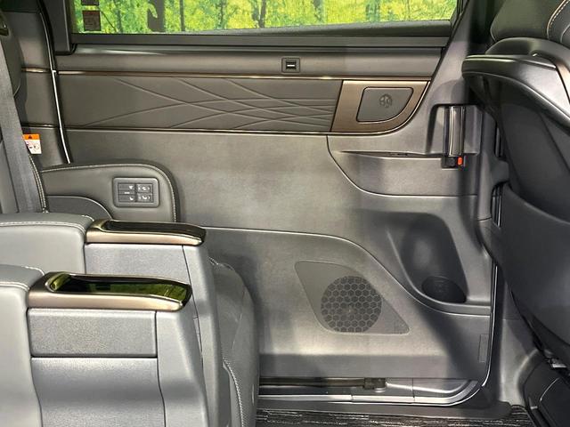 アルファード Ｚ　サンルーフ　ユニバーサルステップ　セーフティセンス　純正１４型ナビ　全周囲カメラ　デジタルインナーミラー　両側電動ドア　電動リアゲート　リアオートエアコン　パワーシート　シートエアコン　置くだけ充電（43枚目）