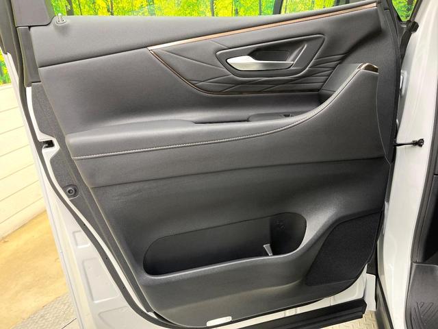アルファード Ｚ　サンルーフ　ユニバーサルステップ　セーフティセンス　純正１４型ナビ　全周囲カメラ　デジタルインナーミラー　両側電動ドア　電動リアゲート　リアオートエアコン　パワーシート　シートエアコン　置くだけ充電（47枚目）