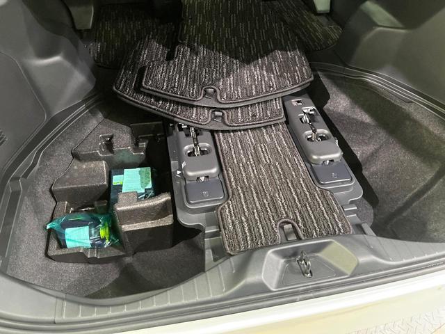 アルファード Ｚ　サンルーフ　ユニバーサルステップ　セーフティセンス　純正１４型ナビ　全周囲カメラ　デジタルインナーミラー　両側電動ドア　電動リアゲート　リアオートエアコン　パワーシート　シートエアコン　置くだけ充電（55枚目）