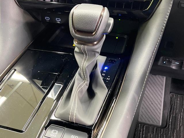 アルファード Ｚ　サンルーフ　ユニバーサルステップ　セーフティセンス　純正１４型ナビ　全周囲カメラ　デジタルインナーミラー　両側電動ドア　電動リアゲート　リアオートエアコン　パワーシート　シートエアコン　置くだけ充電（69枚目）