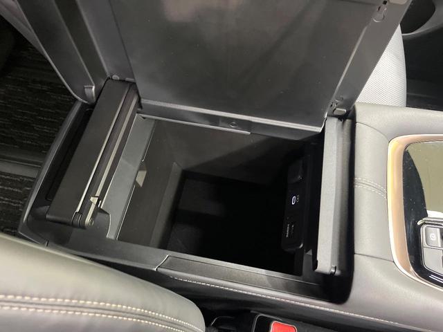 アルファード Ｚ　サンルーフ　ユニバーサルステップ　セーフティセンス　純正１４型ナビ　全周囲カメラ　デジタルインナーミラー　両側電動ドア　電動リアゲート　リアオートエアコン　パワーシート　シートエアコン　置くだけ充電（70枚目）