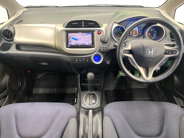 フィットハイブリッド ベースグレード SDナビ バックカメラ 禁煙車 クルーズコントロール ETC ドラレコ オートエアコン Bluetooth再生 DVD再生 フルセグTV 電動格納ミラー リモコンキー プライバシーガラス(2枚目)