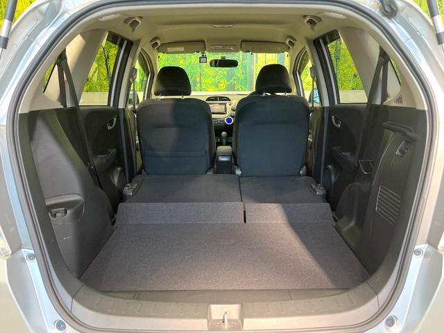 フィットハイブリッド ベースグレード SDナビ バックカメラ 禁煙車 クルーズコントロール ETC ドラレコ オートエアコン Bluetooth再生 DVD再生 フルセグTV 電動格納ミラー リモコンキー プライバシーガラス(9枚目)