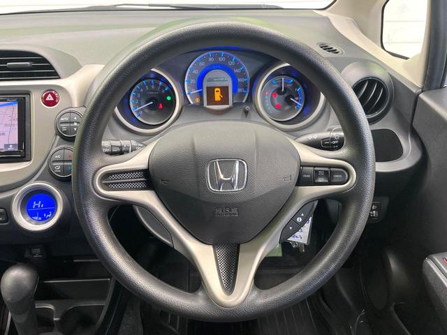 フィットハイブリッド ベースグレード SDナビ バックカメラ 禁煙車 クルーズコントロール ETC ドラレコ オートエアコン Bluetooth再生 DVD再生 フルセグTV 電動格納ミラー リモコンキー プライバシーガラス(10枚目)