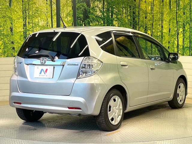 フィットハイブリッド ベースグレード SDナビ バックカメラ 禁煙車 クルーズコントロール ETC ドラレコ オートエアコン Bluetooth再生 DVD再生 フルセグTV 電動格納ミラー リモコンキー プライバシーガラス(16枚目)