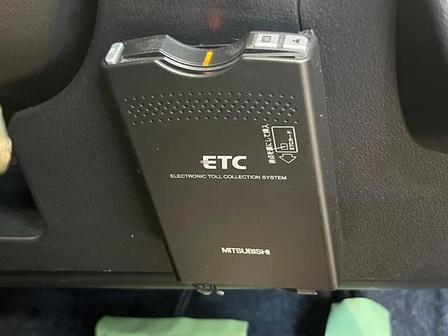 フィットハイブリッド ベースグレード SDナビ バックカメラ 禁煙車 クルーズコントロール ETC ドラレコ オートエアコン Bluetooth再生 DVD再生 フルセグTV 電動格納ミラー リモコンキー プライバシーガラス(26枚目)