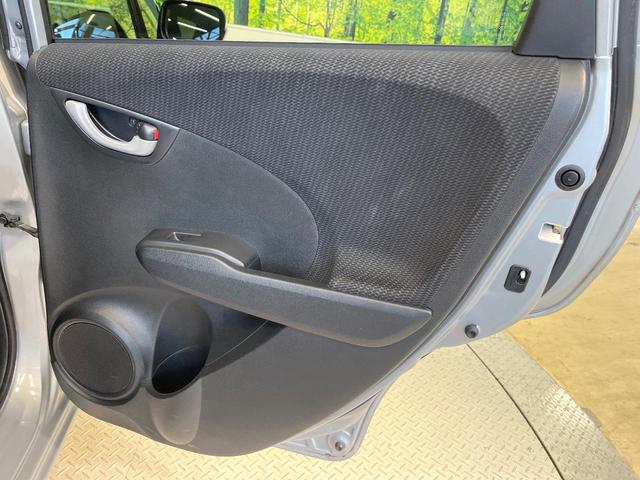 フィットハイブリッド ベースグレード SDナビ バックカメラ 禁煙車 クルーズコントロール ETC ドラレコ オートエアコン Bluetooth再生 DVD再生 フルセグTV 電動格納ミラー リモコンキー プライバシーガラス(40枚目)
