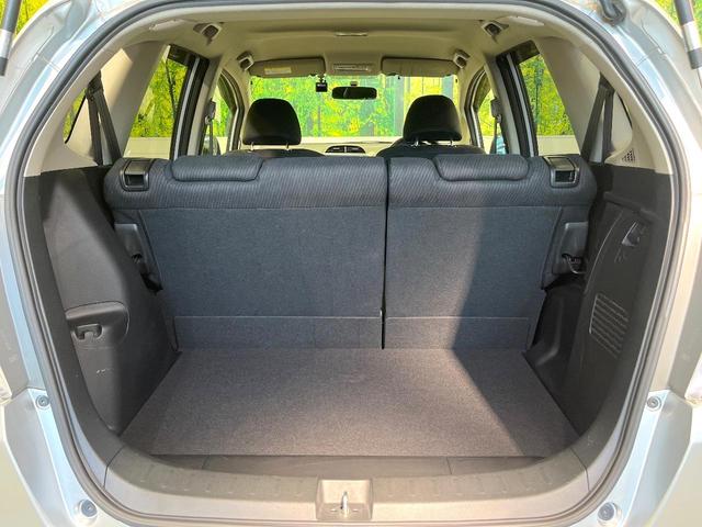 フィットハイブリッド ベースグレード SDナビ バックカメラ 禁煙車 クルーズコントロール ETC ドラレコ オートエアコン Bluetooth再生 DVD再生 フルセグTV 電動格納ミラー リモコンキー プライバシーガラス(46枚目)