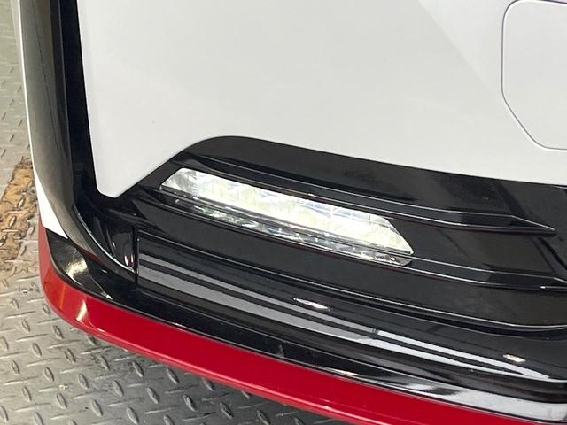 オーラ ニスモ 全周囲カメラ 衝突被害軽減システム レーダークルーズ 禁煙車 ドラレコ コーナーセンサー スマートキー LEDヘッド ビルトインETC オートハイビーム 車線逸脱警報 オートライト オートエアコン(23枚目)