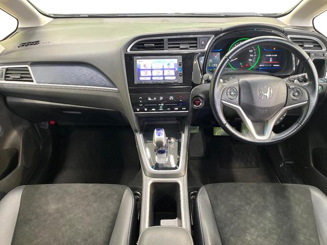 シャトル ハイブリッドX 衝突軽減システム 純正ナビ バックカメラ フルセグ クルーズコントロール LEDヘッド オートライト オートエアコン ステアリングスイッチ スマートキー 電動格納ミラー ETC Bluetooth(2枚目)