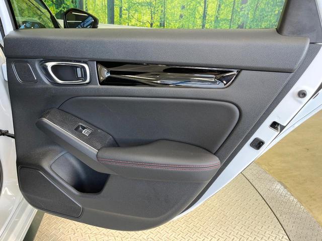 シビック e:HEV バックカメラ 衝突被害軽減システム レーダークルーズ ハーフレザーシート ドラレコ コーナーセンサー スマートキー LEDヘッド ETC2.0 オートハイビーム オートライト オートエアコン(42枚目)