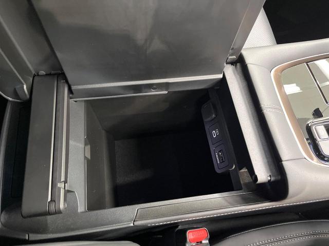 アルファード Ｚ　左右独立ムーンルーフ　フリップダウンモニター　セーフティセンス　純正１４型ナビ　全周囲カメラ　レーダークルーズ　デジタルインナーミラー　両側電動ドア　前中列シートエアコン　パワーシート（70枚目）