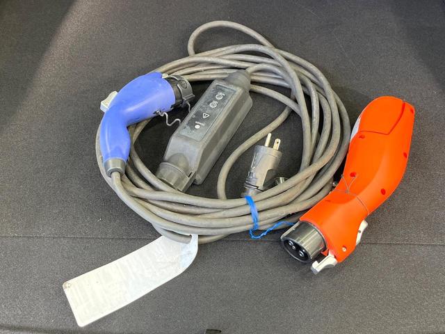 プリウスPHV Sナビパッケージ・GRスポーツ セーフティセンス 純正ナビ バックカメラ フルセグ レーダークルーズ 急速充電 AC100V電源 アルミペダル シートヒーター LEDヘッド&フォグ オートハイビーム 純正18インチアルミ(7枚目)