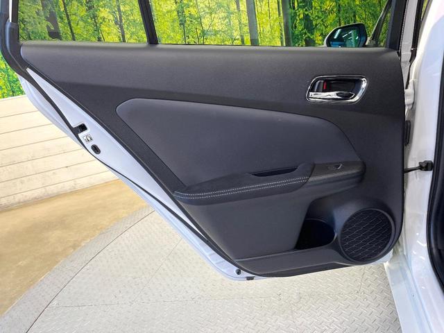 プリウスPHV Sナビパッケージ・GRスポーツ セーフティセンス 純正ナビ バックカメラ フルセグ レーダークルーズ 急速充電 AC100V電源 アルミペダル シートヒーター LEDヘッド&フォグ オートハイビーム 純正18インチアルミ(40枚目)