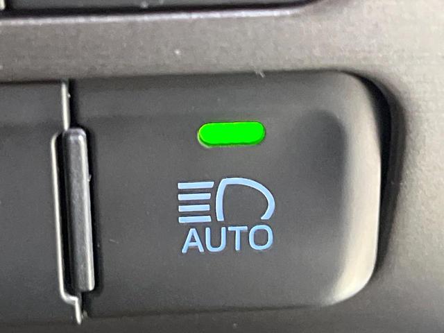 プリウスPHV Sナビパッケージ・GRスポーツ セーフティセンス 純正ナビ バックカメラ フルセグ レーダークルーズ 急速充電 AC100V電源 アルミペダル シートヒーター LEDヘッド&フォグ オートハイビーム 純正18インチアルミ(50枚目)