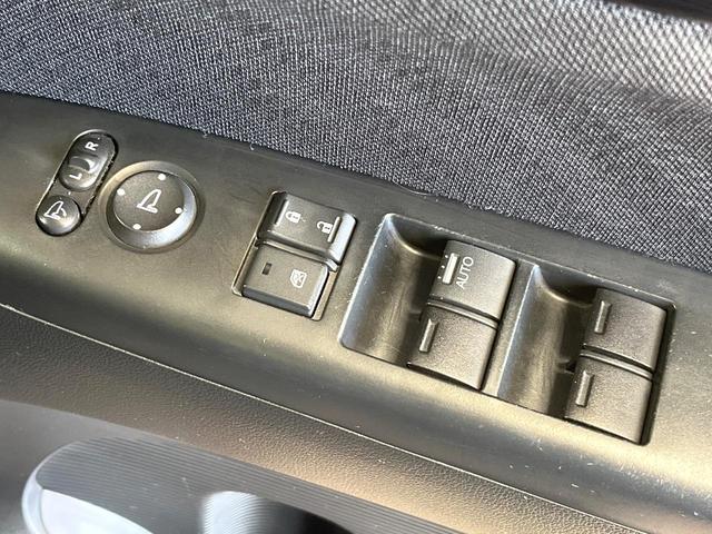 N-BOXカスタム G・Lパッケージ 禁煙車 電動スライド オートエアコン オートライト HIDヘッド スマートキー ドラレコ 電動格納ミラー CD再生 純正14インチアルミ ステアリングスイッチ アームレスト フォグランプ(29枚目)