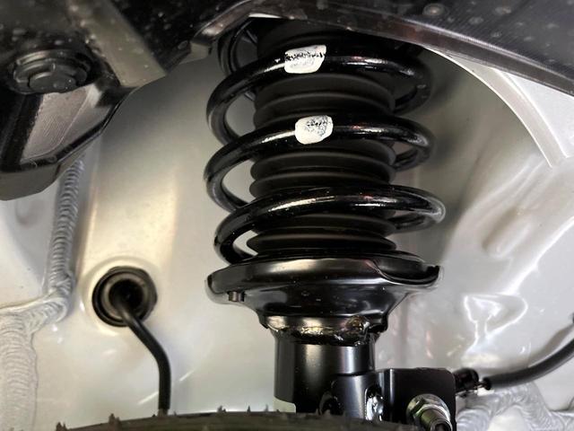 スペーシアカスタム ハイブリッドＸＳ　届出済未使用車　セーフティサポート　アダプティブクルーズ　両側電動ドア　ヘッドアップディスプレイ　ステアリングヒーター　シートヒーター　後席オットマン　純正１５ＡＷ　ハーフレザーシート　ＬＥＤヘッド（20枚目）