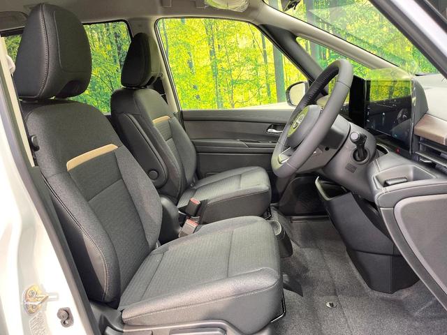 セレナ ｅ－パワー　ハイウェイスターＶ　登録済未使用車　エマージェンシーブレーキ　純正１２型ナビ　プロパイロット　全周囲カメラ　デジタルインナーミラー　リアオートエアコン　ＥＴＣ　ＬＥＤヘッド　シートバックテーブル　純正１６インチアルミ（8枚目）