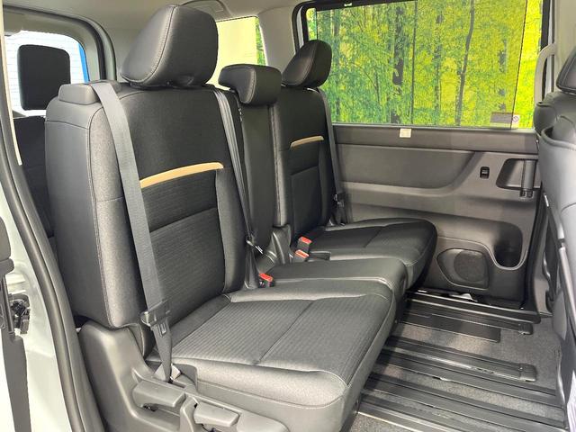 セレナ ｅ－パワー　ハイウェイスターＶ　登録済未使用車　エマージェンシーブレーキ　純正１２型ナビ　プロパイロット　全周囲カメラ　デジタルインナーミラー　リアオートエアコン　ＥＴＣ　ＬＥＤヘッド　シートバックテーブル　純正１６インチアルミ（9枚目）