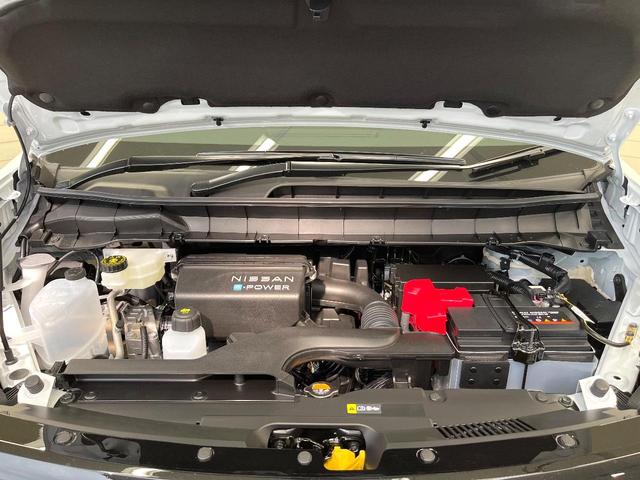 セレナ ｅ－パワー　ハイウェイスターＶ　登録済未使用車　エマージェンシーブレーキ　純正１２型ナビ　プロパイロット　全周囲カメラ　デジタルインナーミラー　リアオートエアコン　ＥＴＣ　ＬＥＤヘッド　シートバックテーブル　純正１６インチアルミ（18枚目）