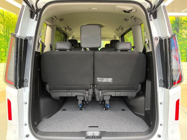 セレナ ｅ－パワー　ハイウェイスターＶ　登録済未使用車　エマージェンシーブレーキ　純正１２型ナビ　プロパイロット　全周囲カメラ　デジタルインナーミラー　リアオートエアコン　ＥＴＣ　ＬＥＤヘッド　シートバックテーブル　純正１６インチアルミ（50枚目）