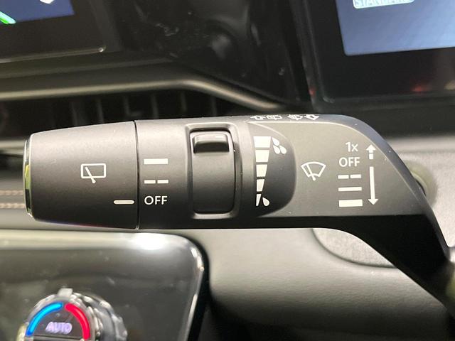 セレナ ｅ－パワー　ハイウェイスターＶ　登録済未使用車　エマージェンシーブレーキ　純正１２型ナビ　プロパイロット　全周囲カメラ　デジタルインナーミラー　リアオートエアコン　ＥＴＣ　ＬＥＤヘッド　シートバックテーブル　純正１６インチアルミ（60枚目）