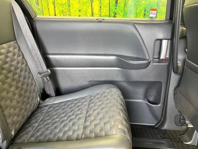 ヴォクシー ハイブリッドS-Z セーフティセンス 純正10.5型ナビ 全周囲カメラ フルセグ レーダークルーズ ブラインドスポットモニター 両側電動ドア リアオートエアコン シートヒーター LEDヘッド&フォグ AC100V電源(46枚目)