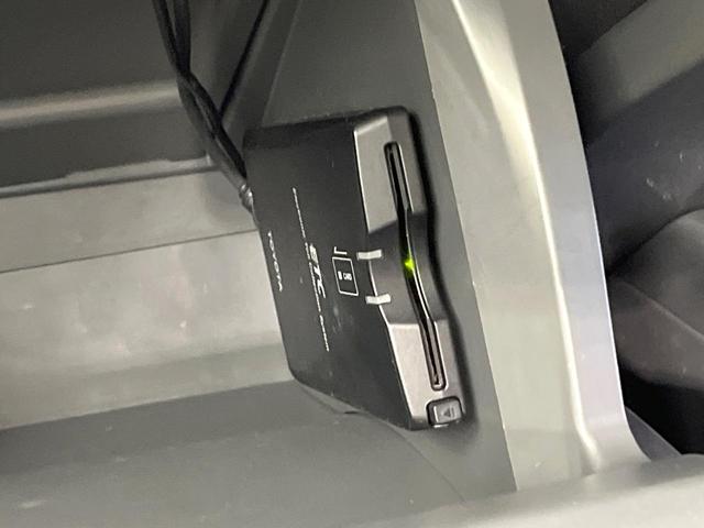 プリウスアルファ S 純正ナビ 禁煙車 ETC オートライト オートエアコン スマートキー ステアリングスイッチ フォグランプ Bluetooth再生 フルセグTV 電動格納ミラー アームレスト ドアバイザー(6枚目)