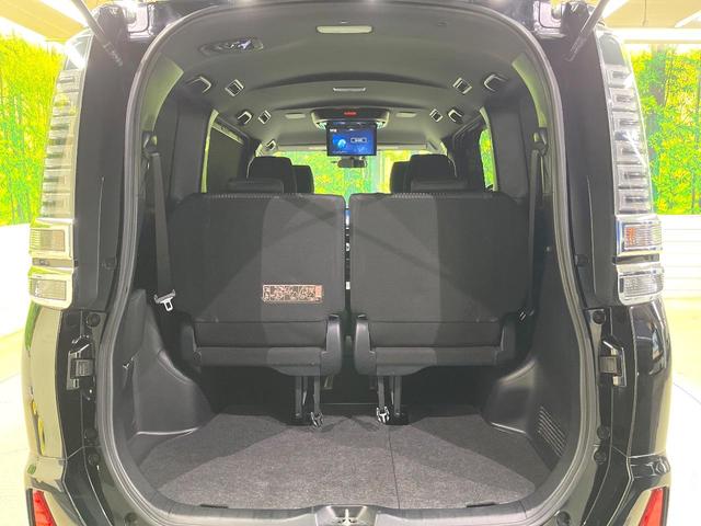 ヴォクシー ハイブリッドZS 煌 後席モニター BIG-X11インチナビ バックカメラ トヨタセーフティセンス クルーズコントロール 両側電動ドア シートヒーター ETC LEDヘッド オートライト オートエアコン スマートキー(57枚目)